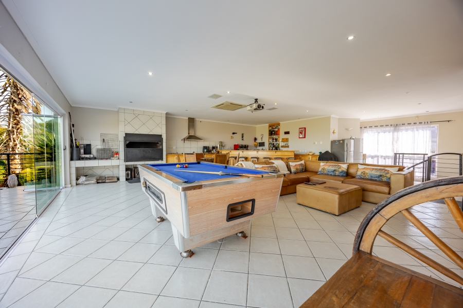 6 Bedroom Property for Sale in Vergesig Western Cape
